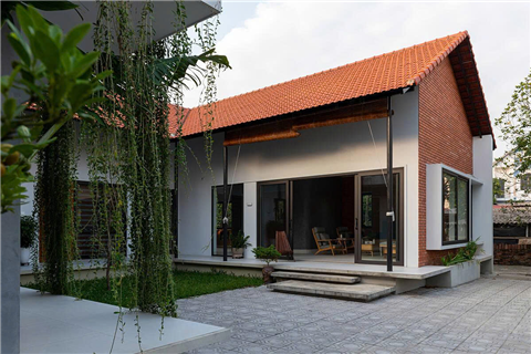 Ngôi nhà được vẽ lên bằng một ngôn ngữ kiến trúc mới: giản dị, gần gũi, giàu tính đương đại.