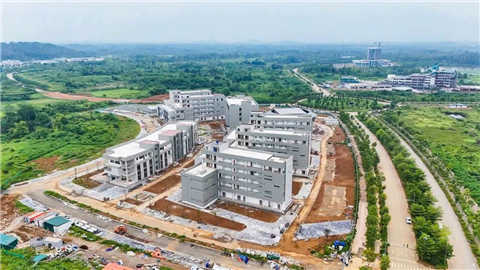 Gạch đỏ cho dự án Đại học Quốc gia Hà Nội